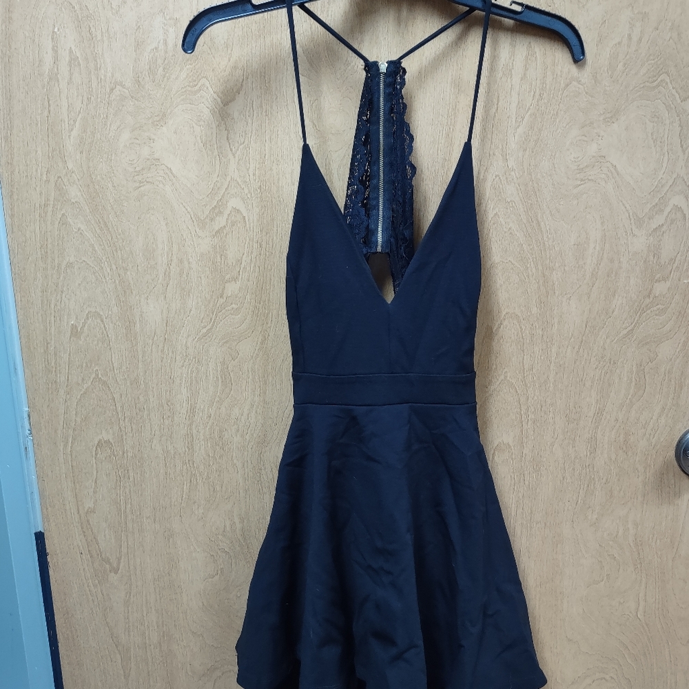 Cute little black dress size L